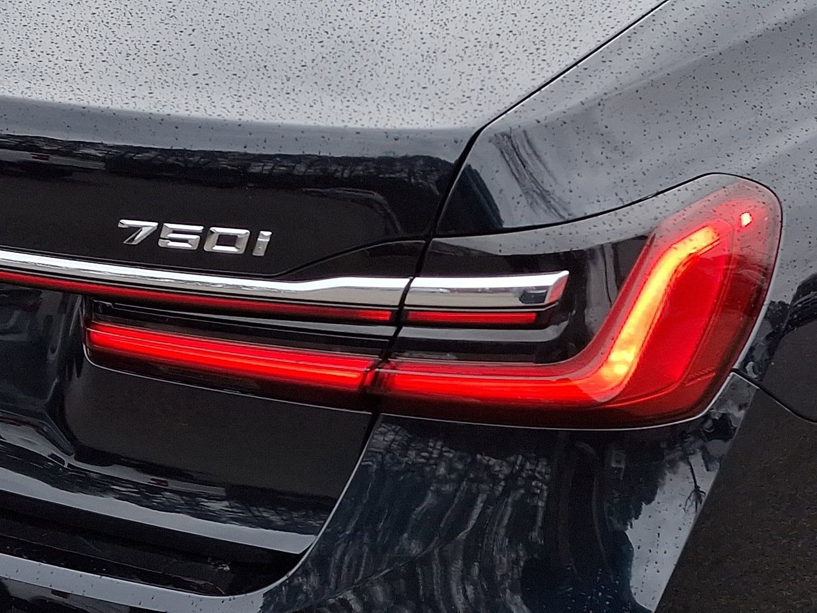 Used 2022 BMW 750i xDrive w/ M Sport Package image 10