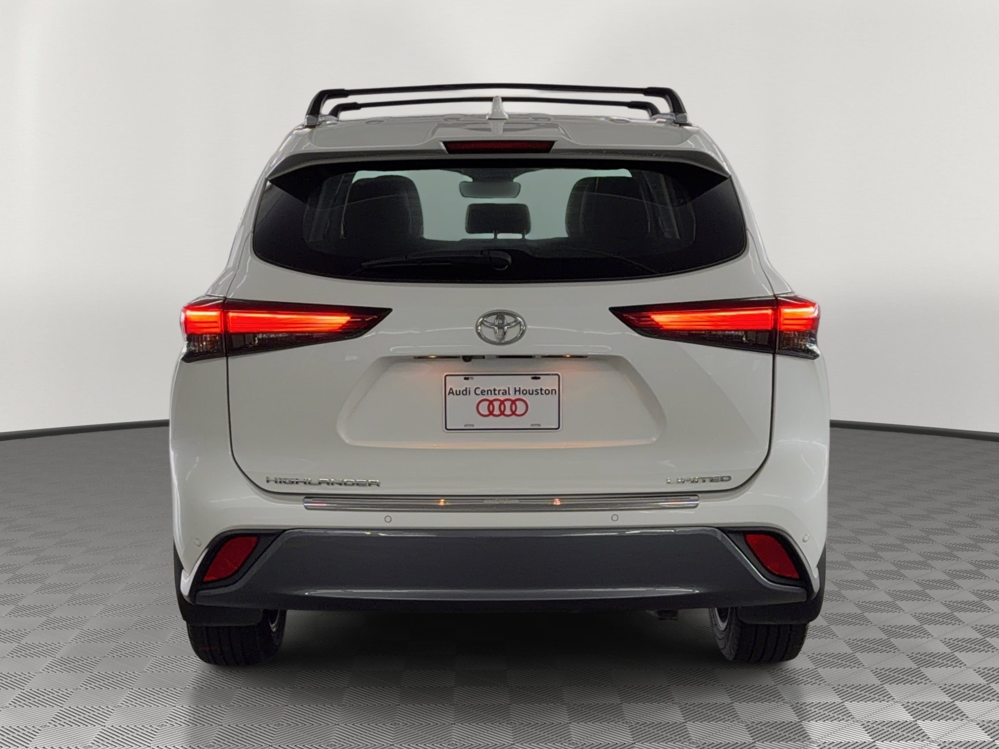 Used 2021 Toyota Highlander Limited image 10