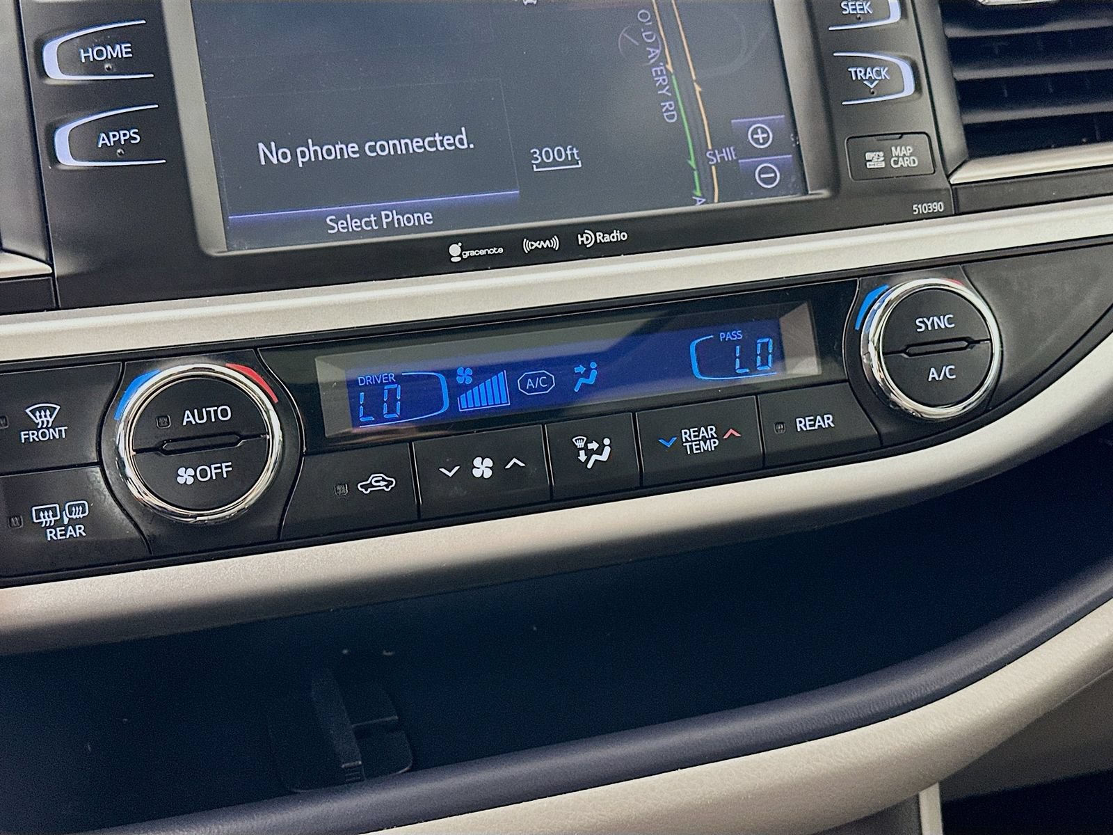 Used 2019 Toyota Highlander XLE AWD/4WD image 26
