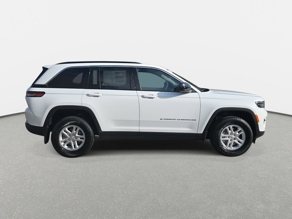 New 2025 Jeep Grand Cherokee Laredo image 4