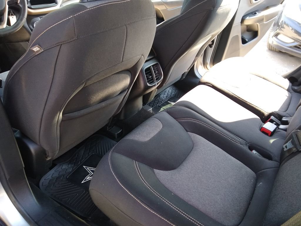 Used 2015 Jeep Cherokee Sport image 19