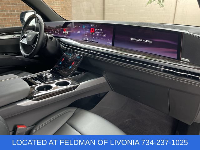 Certified 2025 Cadillac Escalade Luxury w/ LPO, Floor Liner Package AWD/4WD image 29