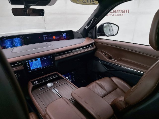 Used 2025 Lincoln Navigator Reserve AWD/4WD image 25