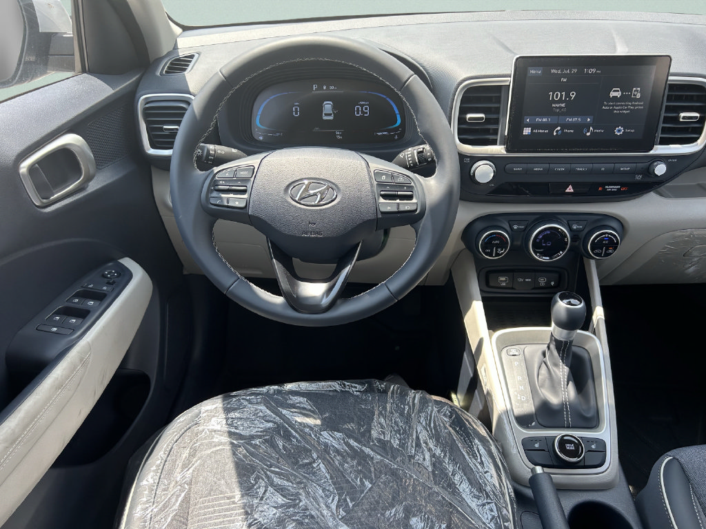 New 2026 Hyundai Venue SEL FWD image 18