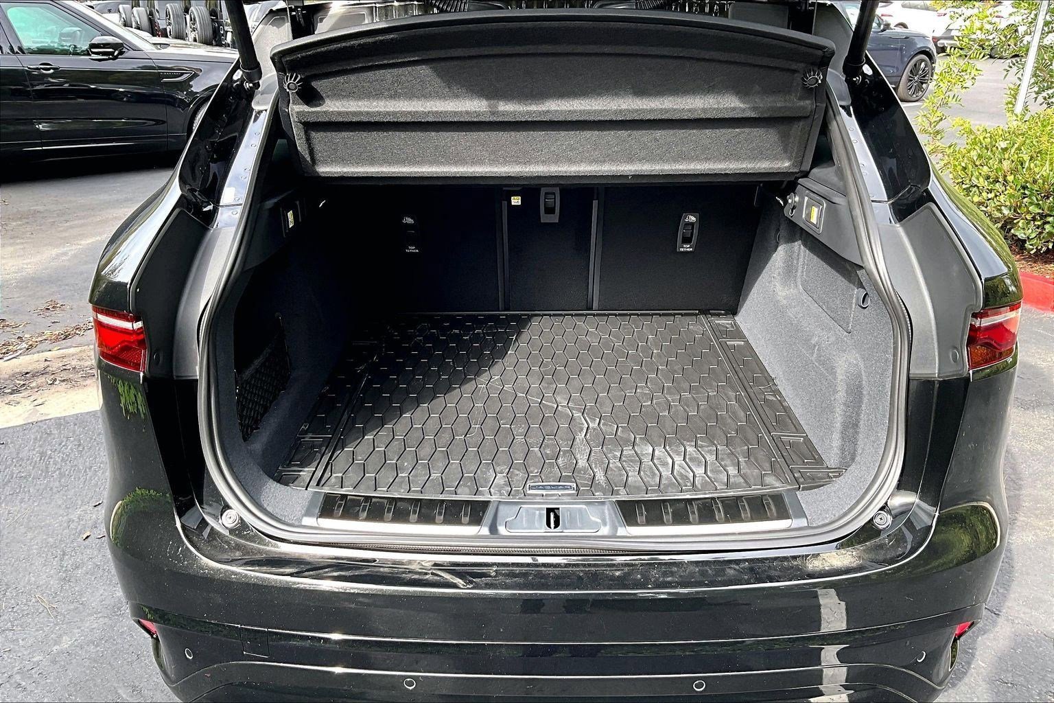 New 2025 Jaguar F-PACE R-Dynamic S image 12