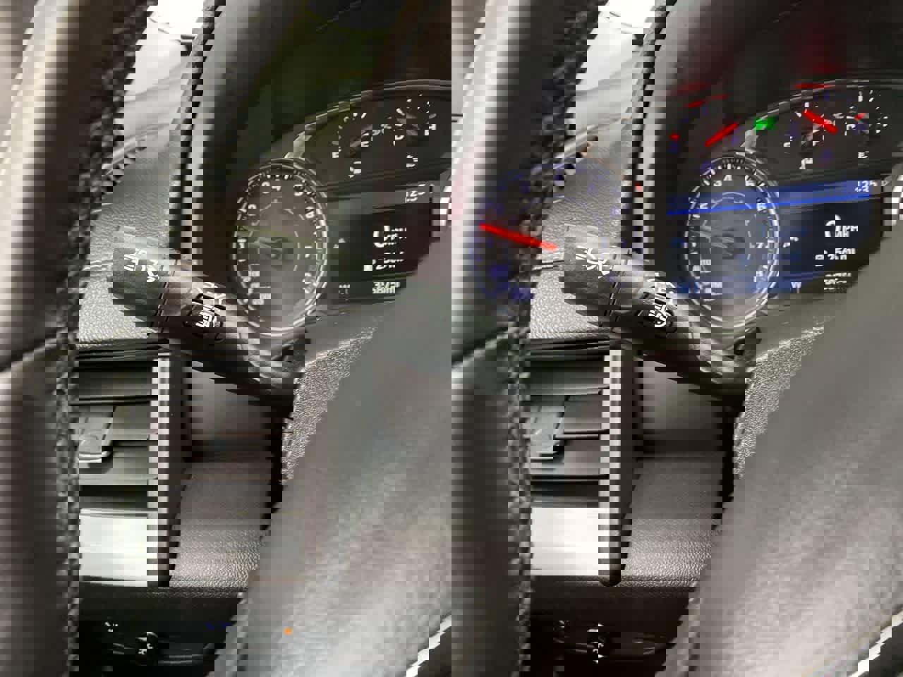 Used 2023 GMC Terrain SLT image 24