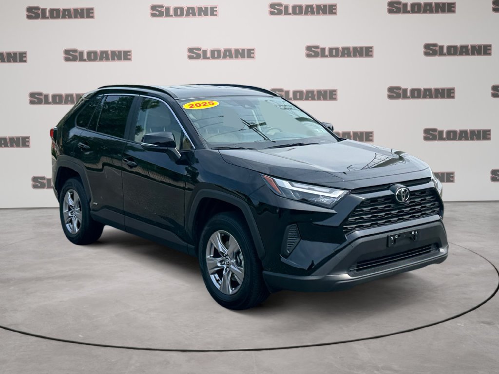 Used 2025 Toyota RAV4 XLE AWD/4WD image 7