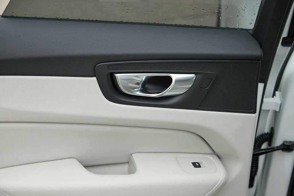 New 2026 Volvo XC60 B5 Ultra w/ Protection Package Premier image 18