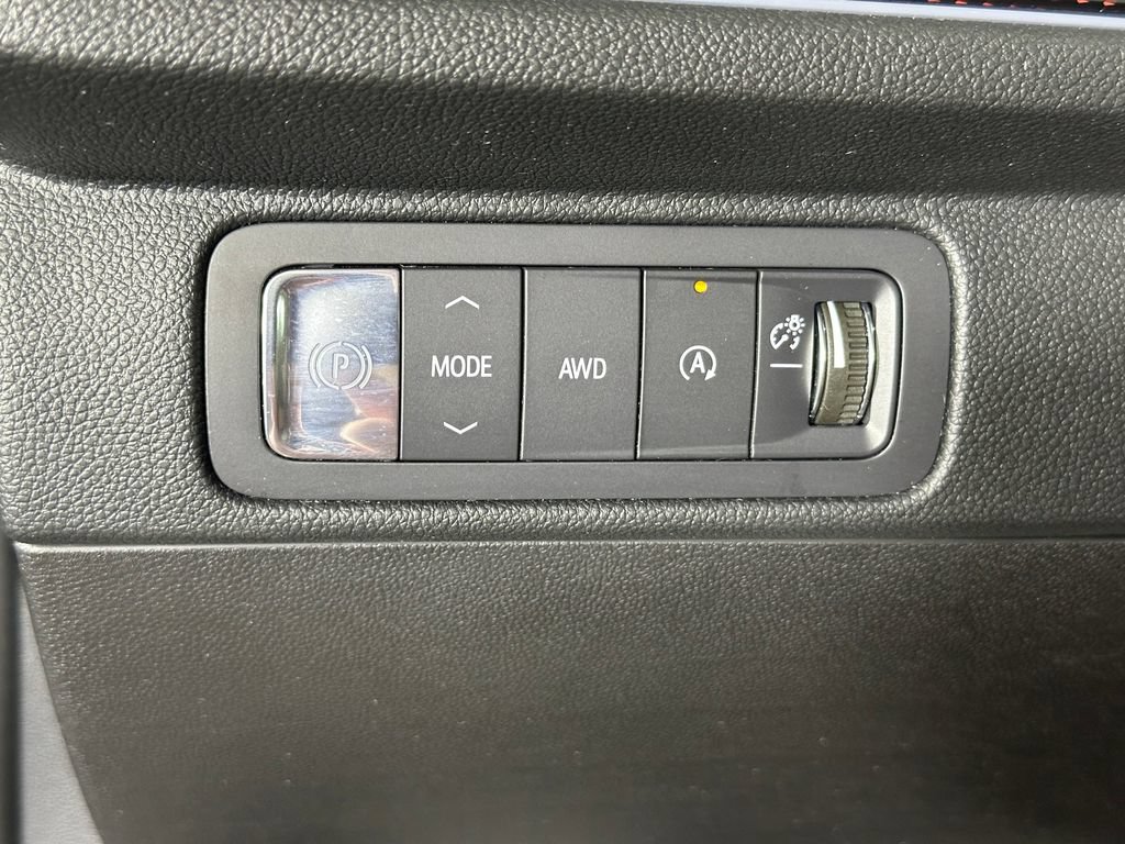 Used 2025 Chevrolet Traverse Z71 w/ LPO, Floor Liner Package AWD/4WD image 23