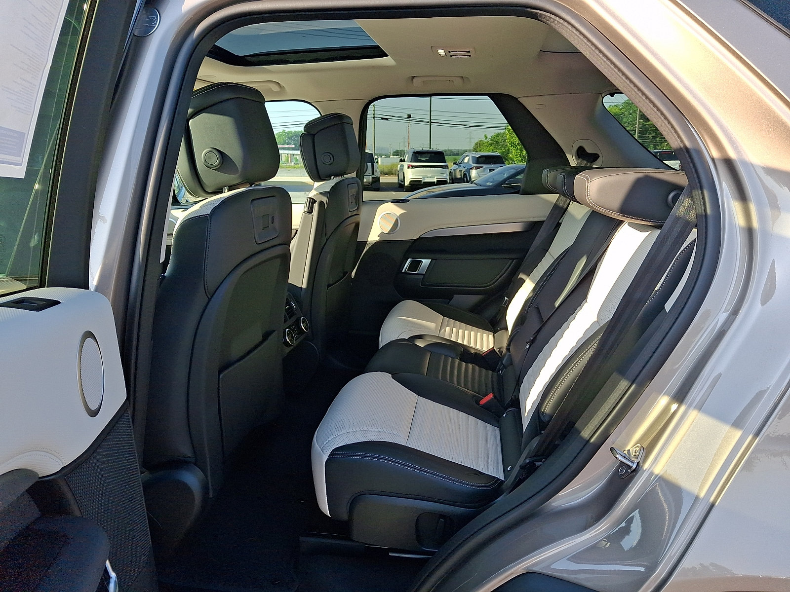 New 2026 Land Rover Discovery Dynamic SE AWD/4WD image 10