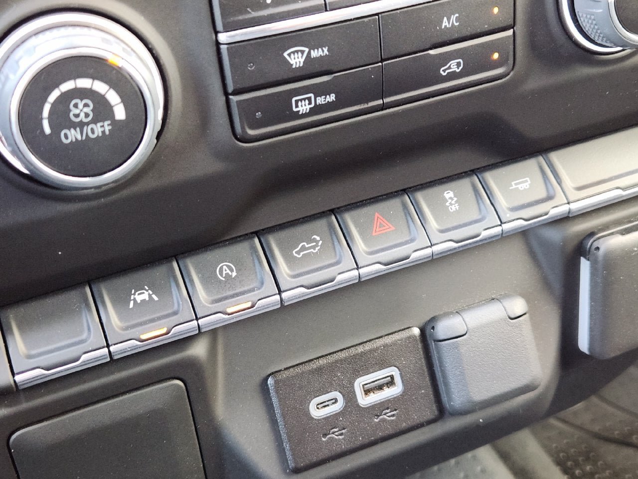 Used 2025 Chevrolet Silverado 1500 Custom w/ Turbomax Blackout Package RWD image 19