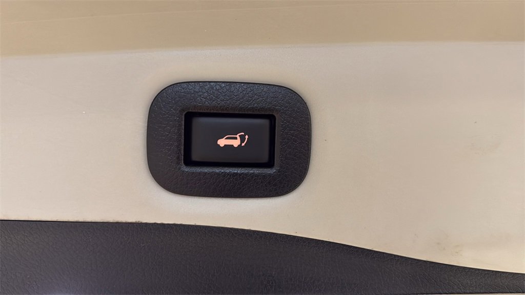 Used 2016 Nissan Rogue SV w/ SV Premium Package image 17