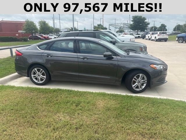 Used 2018 Ford Fusion SE FWD image 2