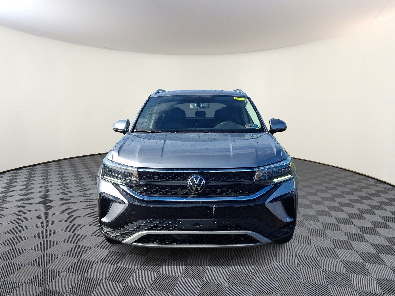 Used 2022 Volkswagen Taos SE AWD/4WD image 2