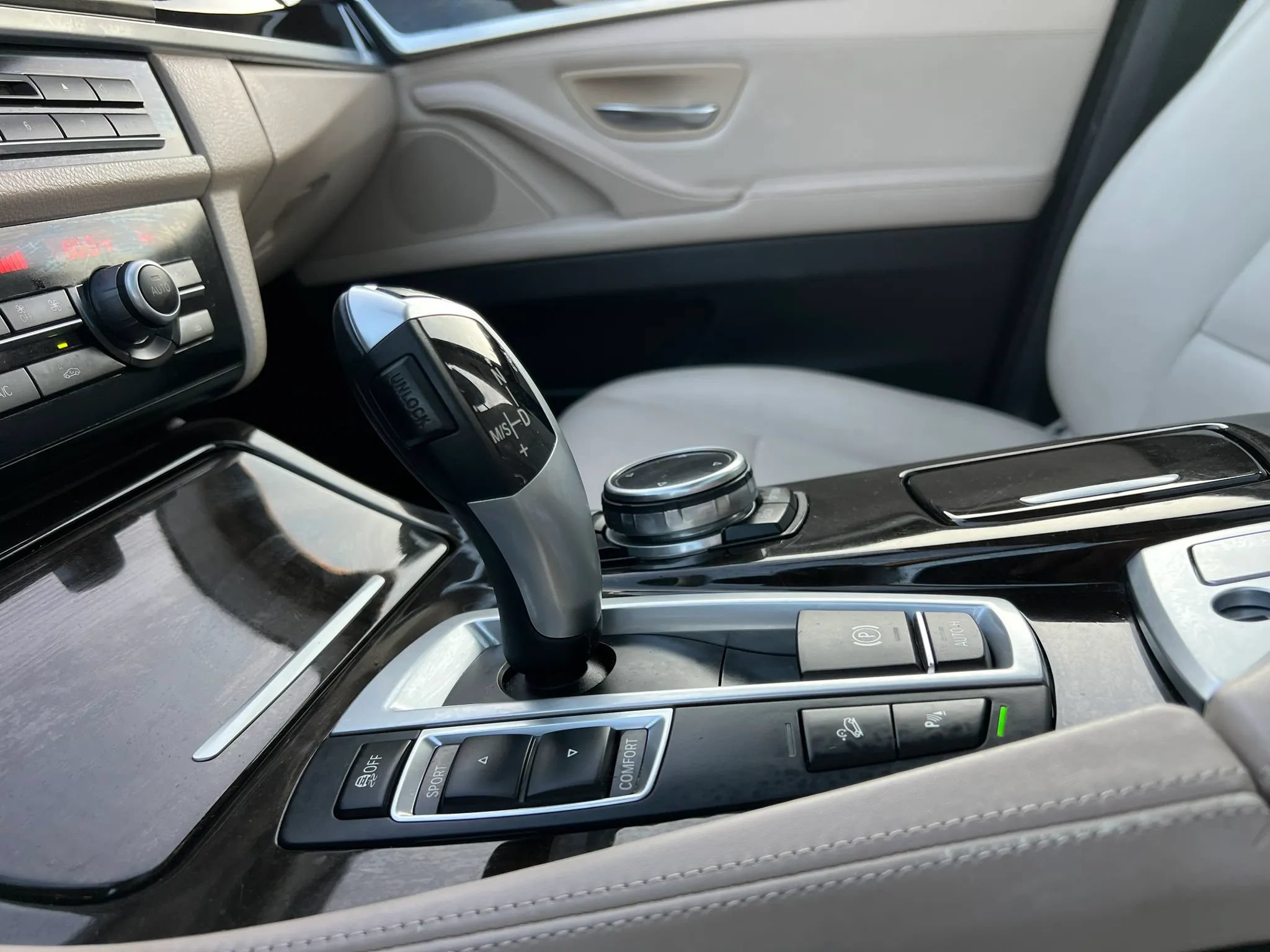 Used 2014 BMW 535d xDrive AWD/4WD image 27