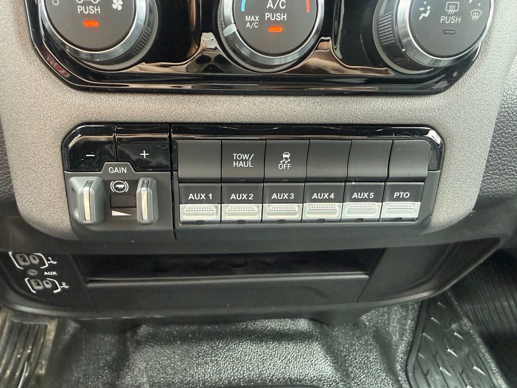 New 2026 RAM 5500 Tradesman w/ Chrome Appearance Group AWD/4WD image 24