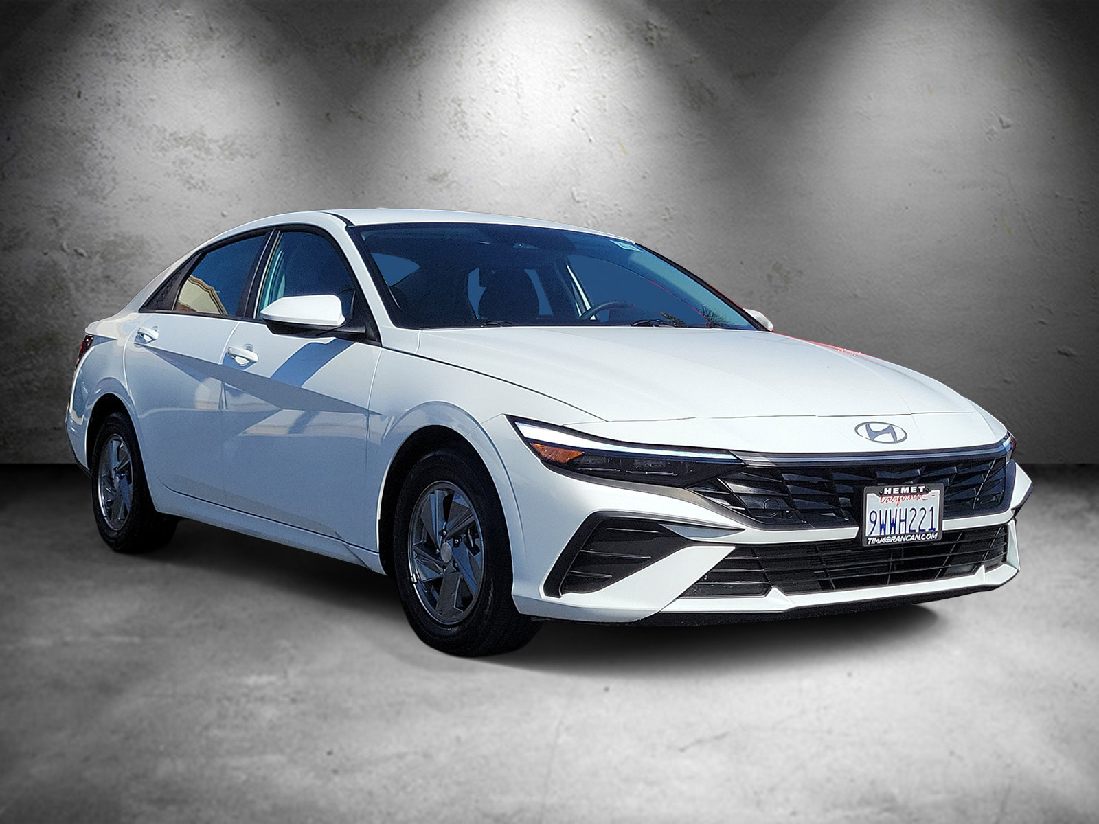 Certified 2025 Hyundai Elantra SE FWD image 2