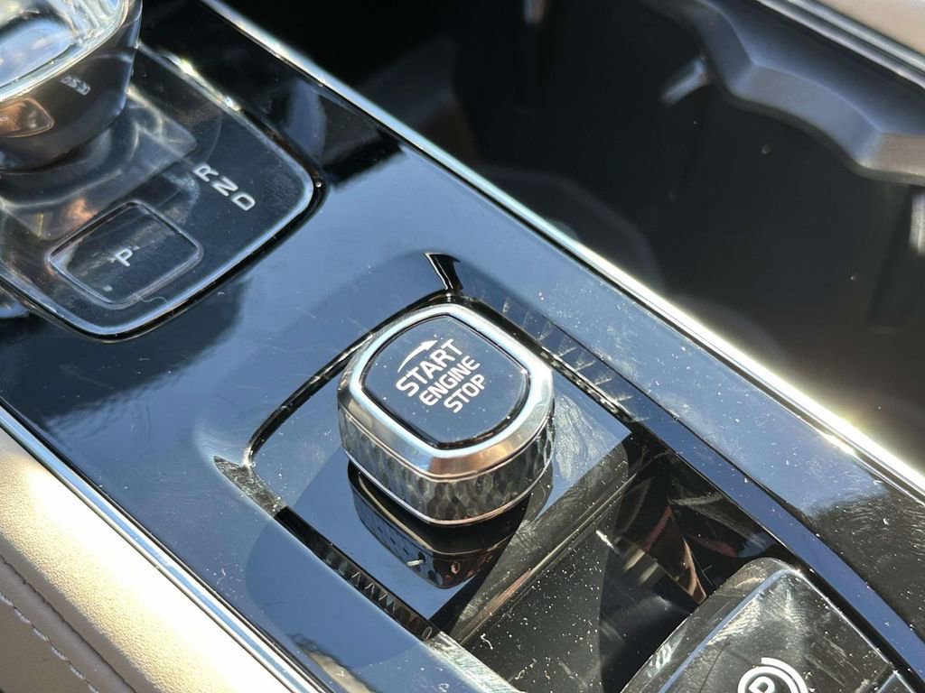 New 2026 Volvo XC90 B5 Plus w/ Protection Package Premier image 7