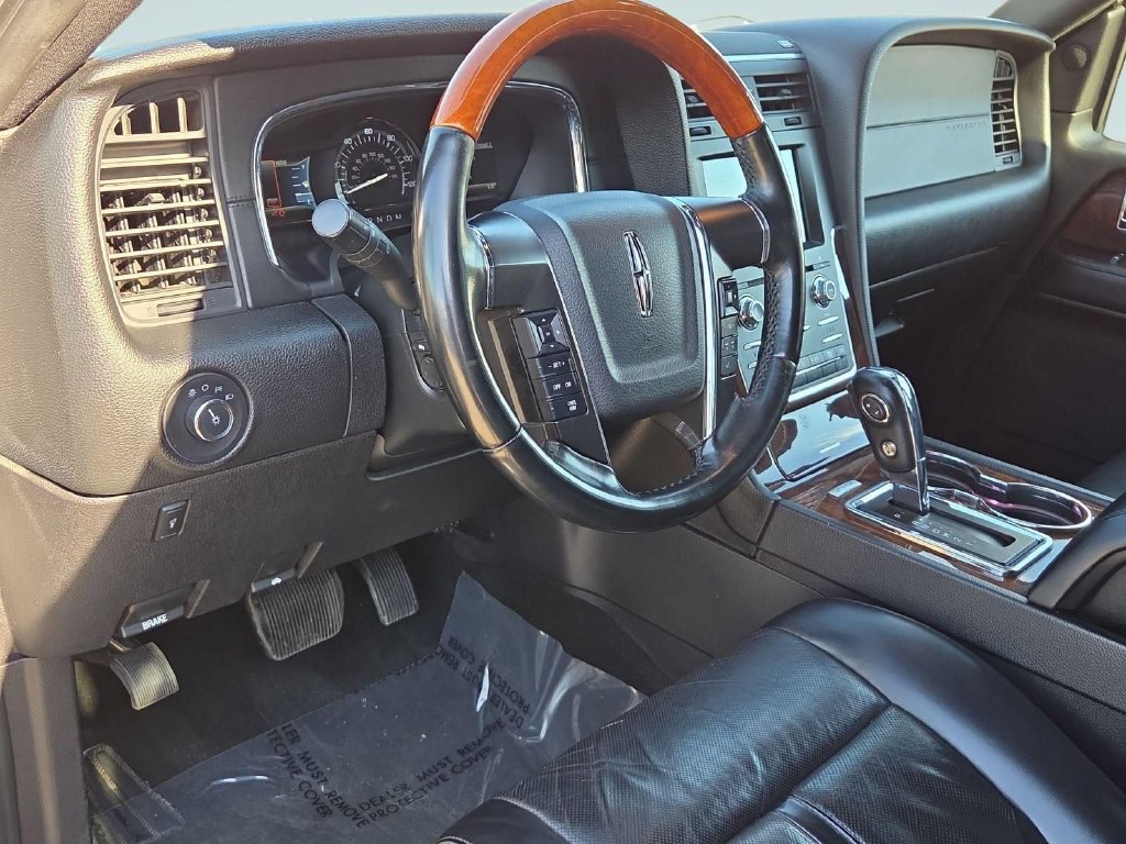 Used 2017 Lincoln Navigator Select AWD/4WD image 14