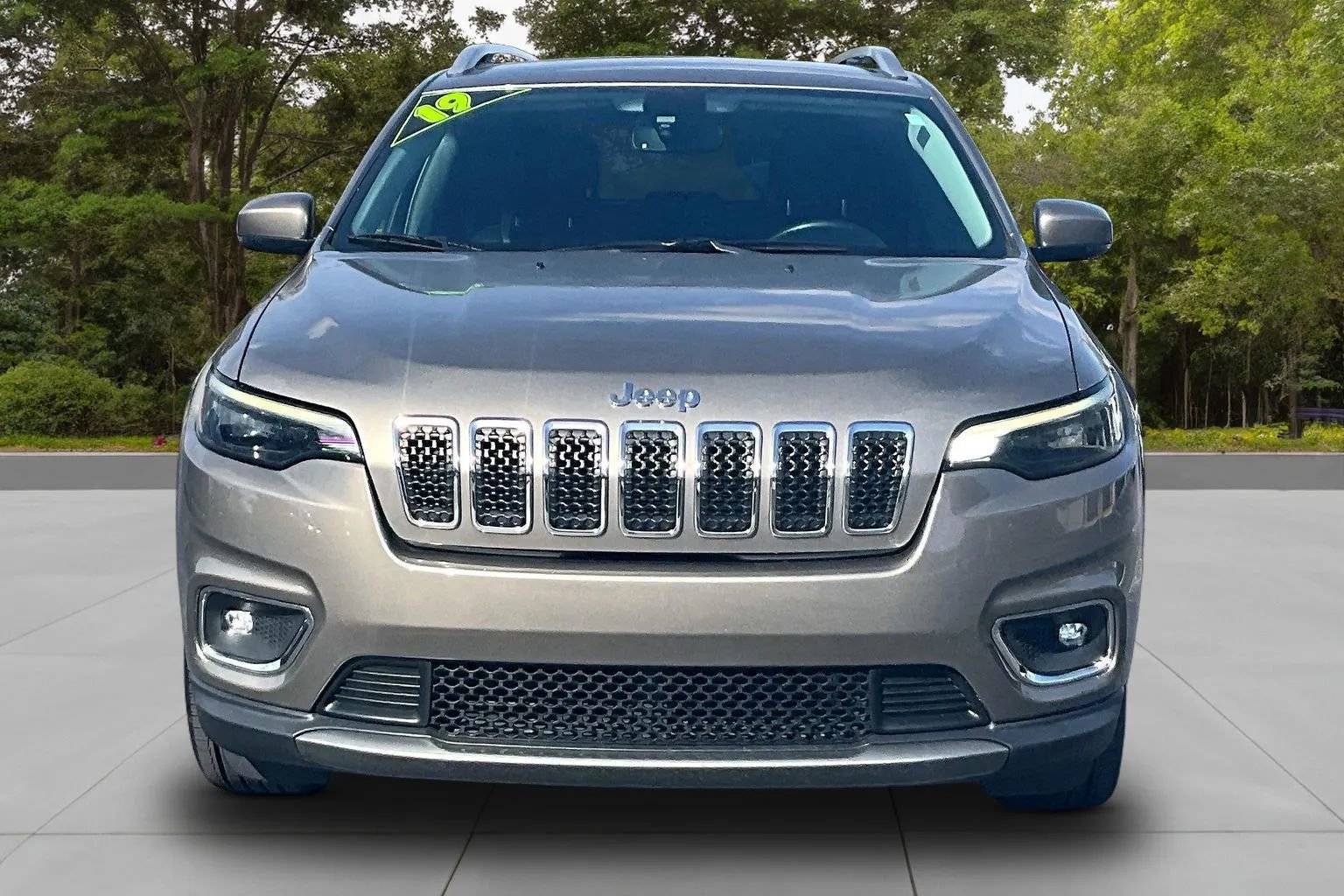 Used 2019 Jeep Cherokee Limited image 3