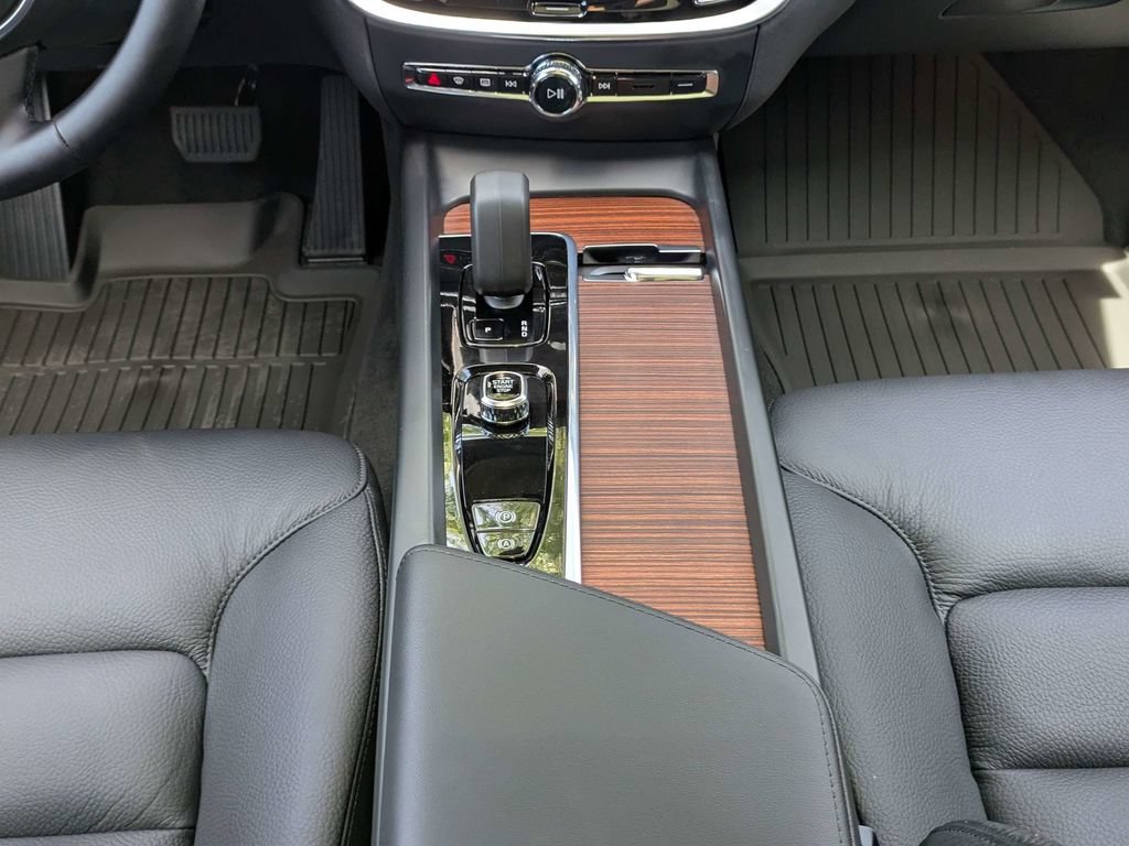 New 2026 Volvo V60 B5 Cross Country Plus w/ Protection Package Premier AWD/4WD image 19