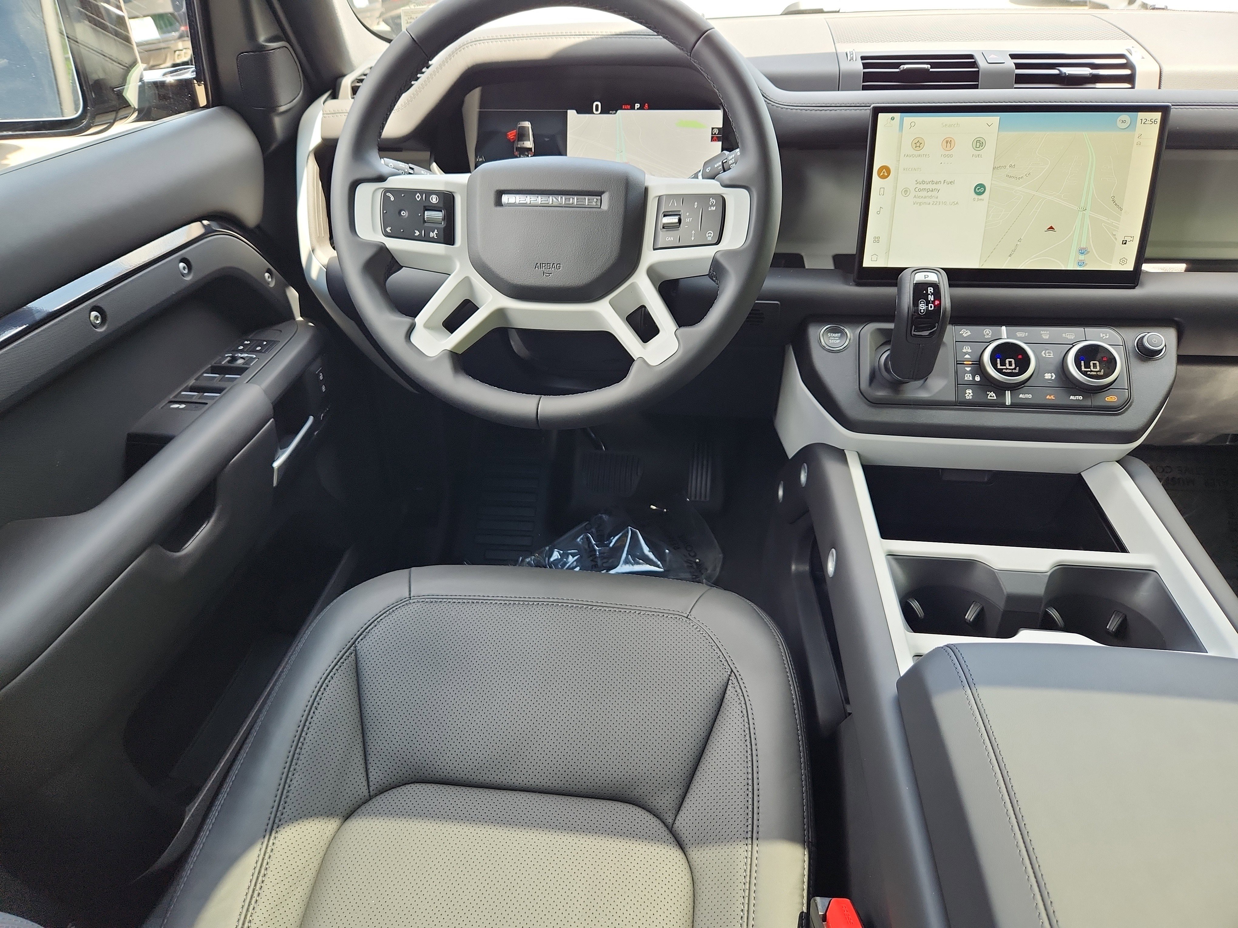 Used 2025 Land Rover Defender 130 S image 4