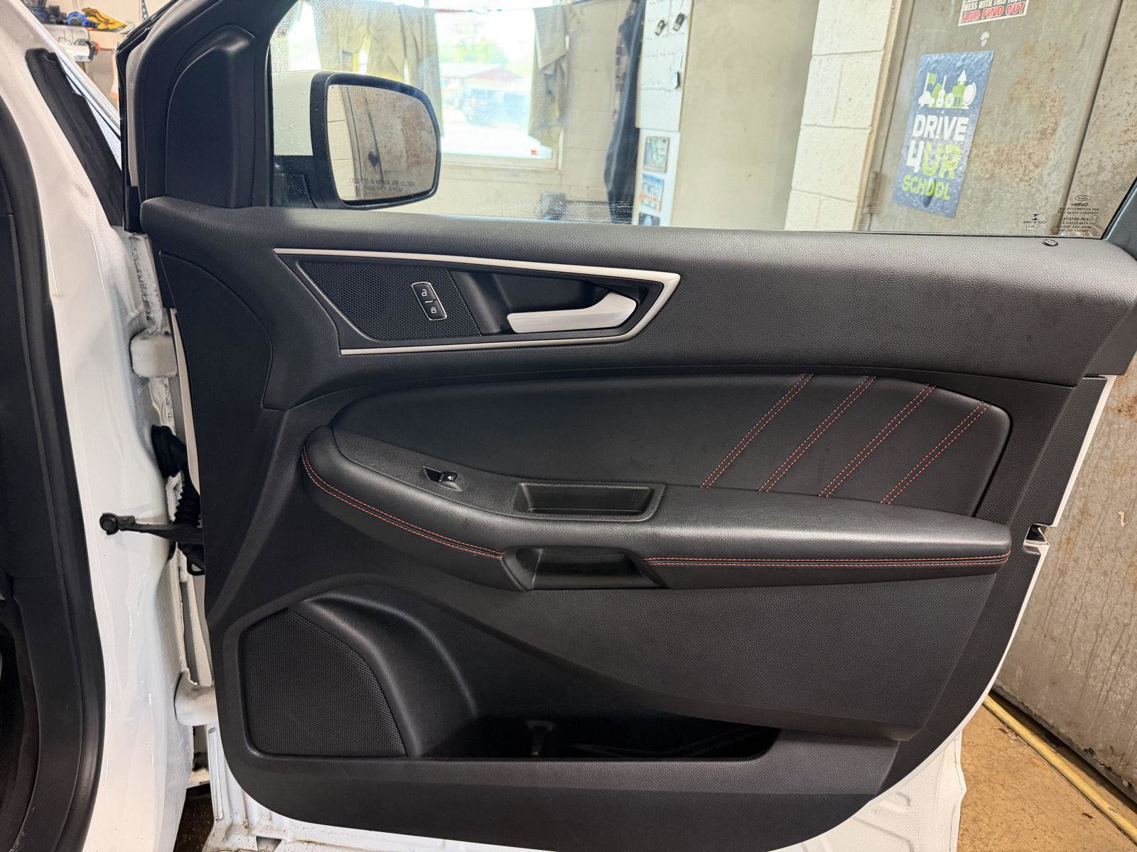 Used 2020 Ford Edge ST-Line w/ Cold Weather Package AWD/4WD image 12