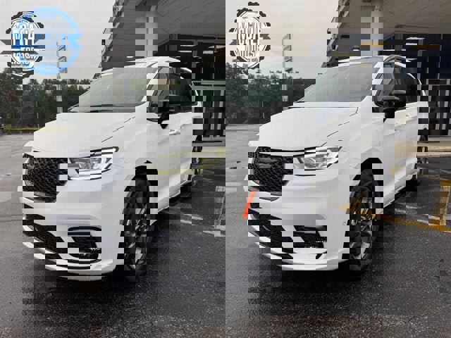 New 2026 Chrysler Pacifica Select image 1