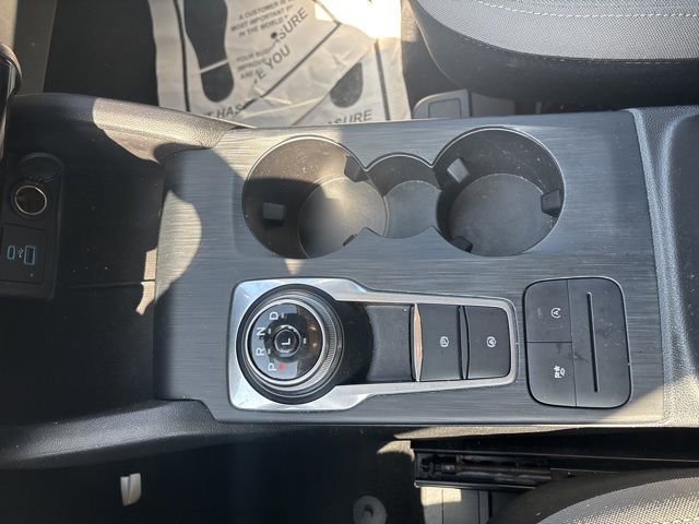 Used 2022 Ford Escape SE w/ SE Sport Appearance Package image 9