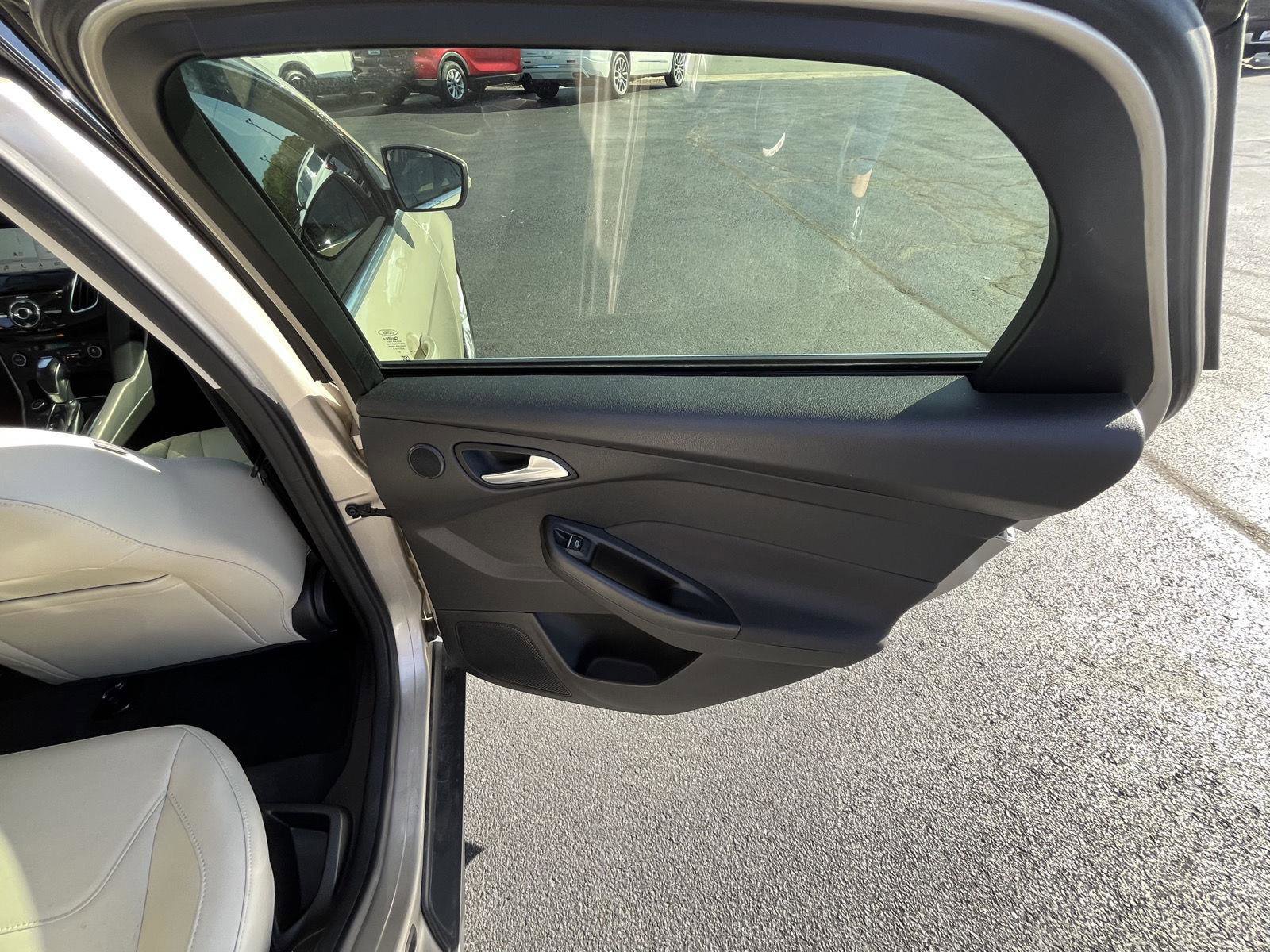 Used 2018 Ford Focus Titanium w/ Titanium Technology Package image 18