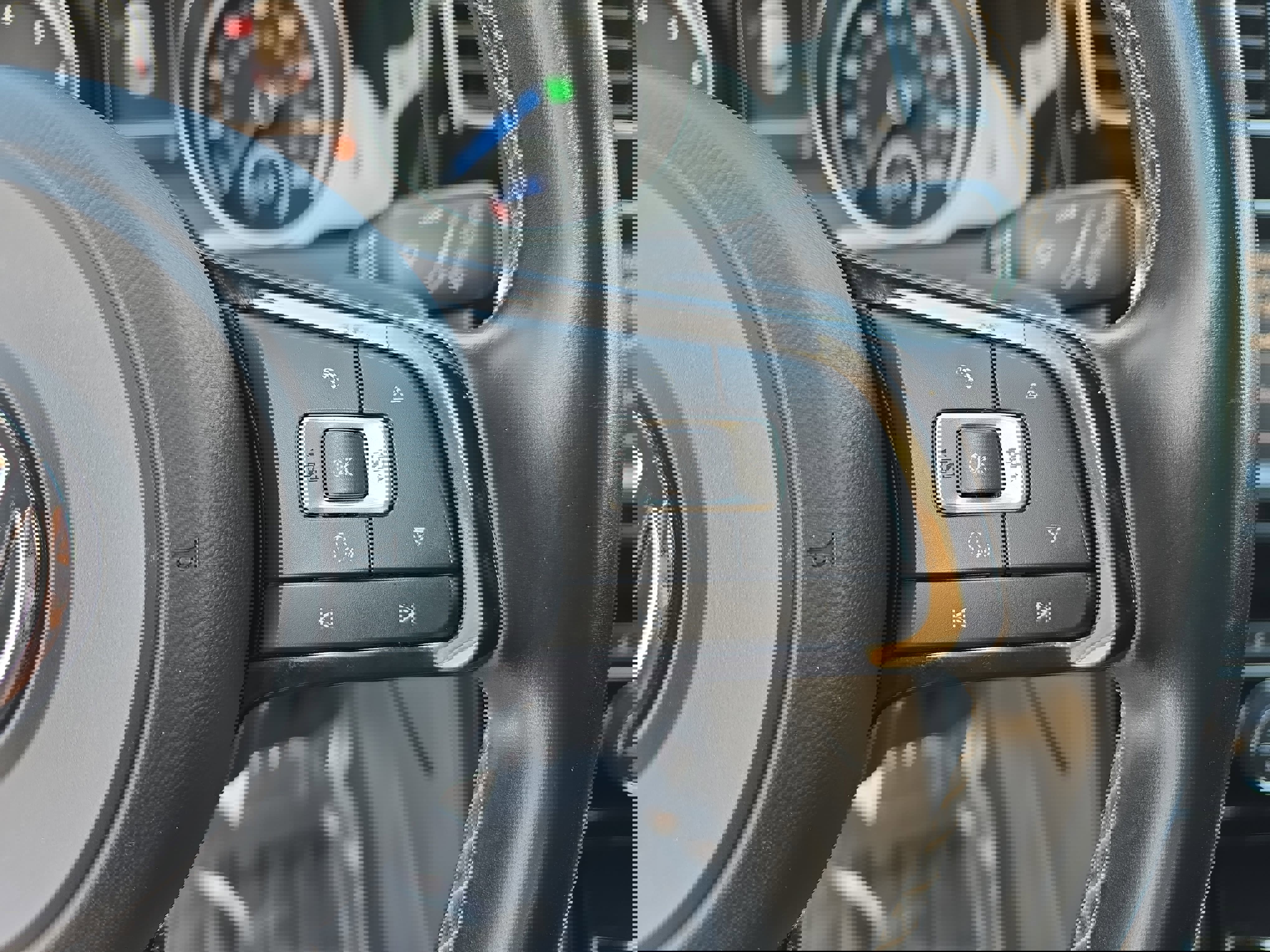 Used 2015 Volkswagen Golf R 4-Door image 19