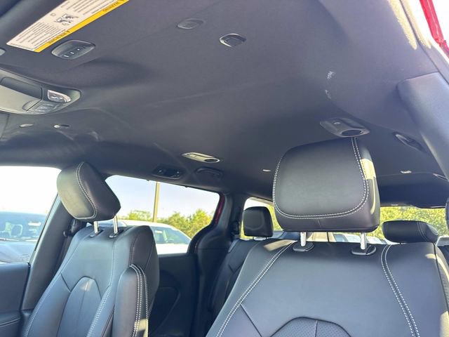 New 2026 Chrysler Pacifica Select image 12