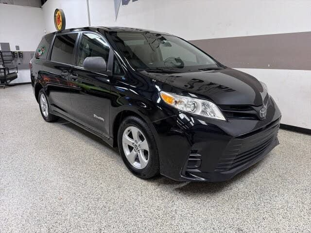 Used 2020 Toyota Sienna L FWD image 29