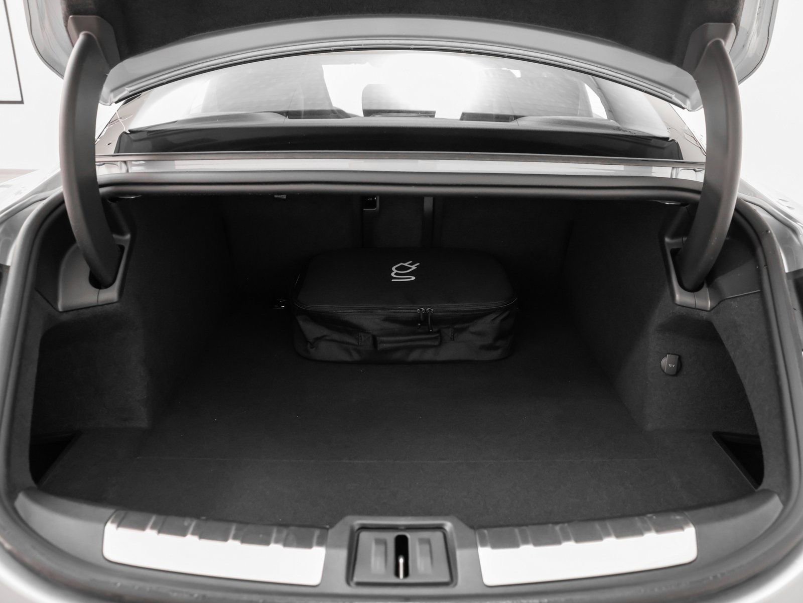 New 2025 Porsche Taycan image 14