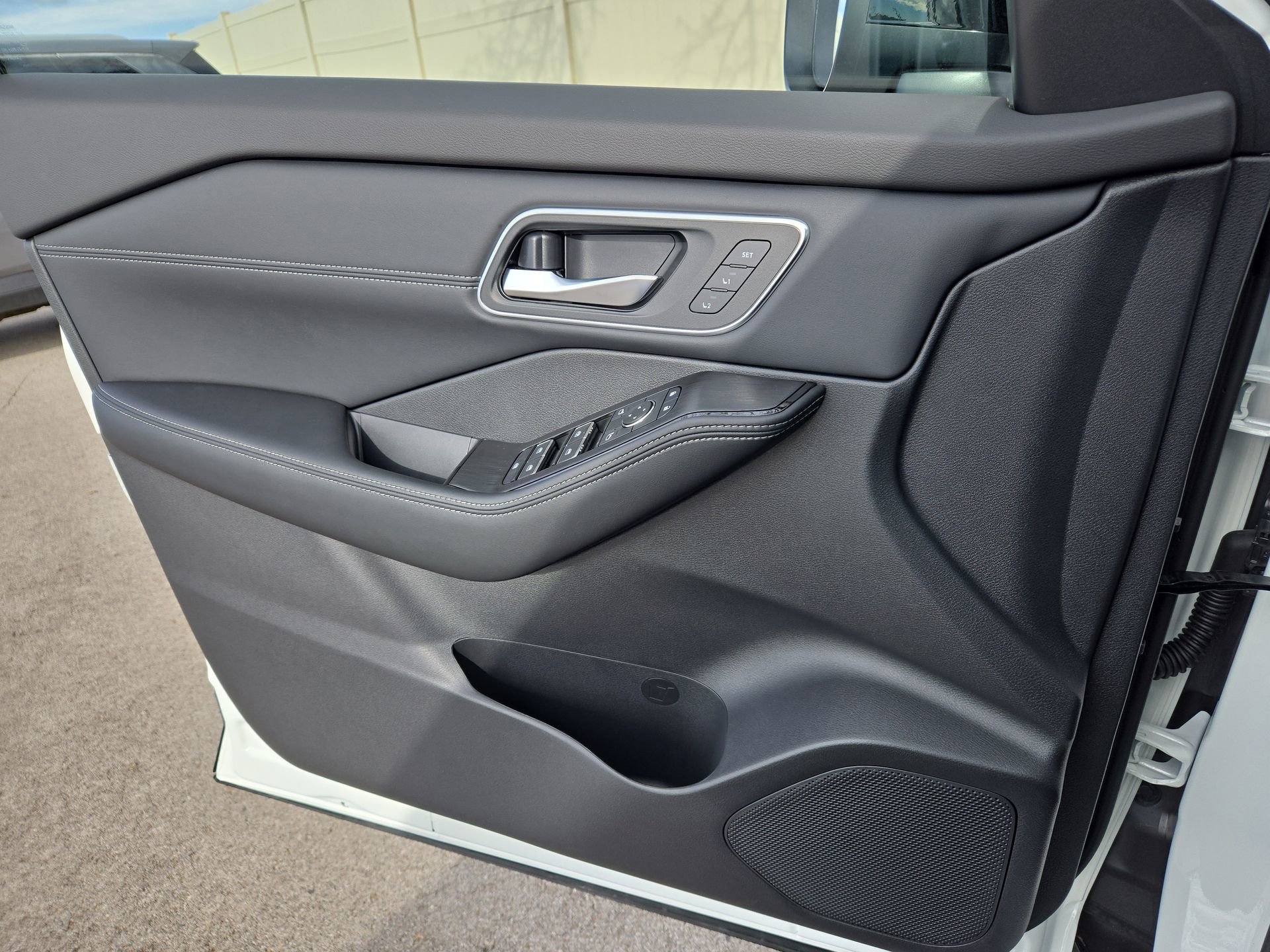 New 2026 Nissan Rogue Platinum w/ Platinum Premium Package AWD/4WD image 11