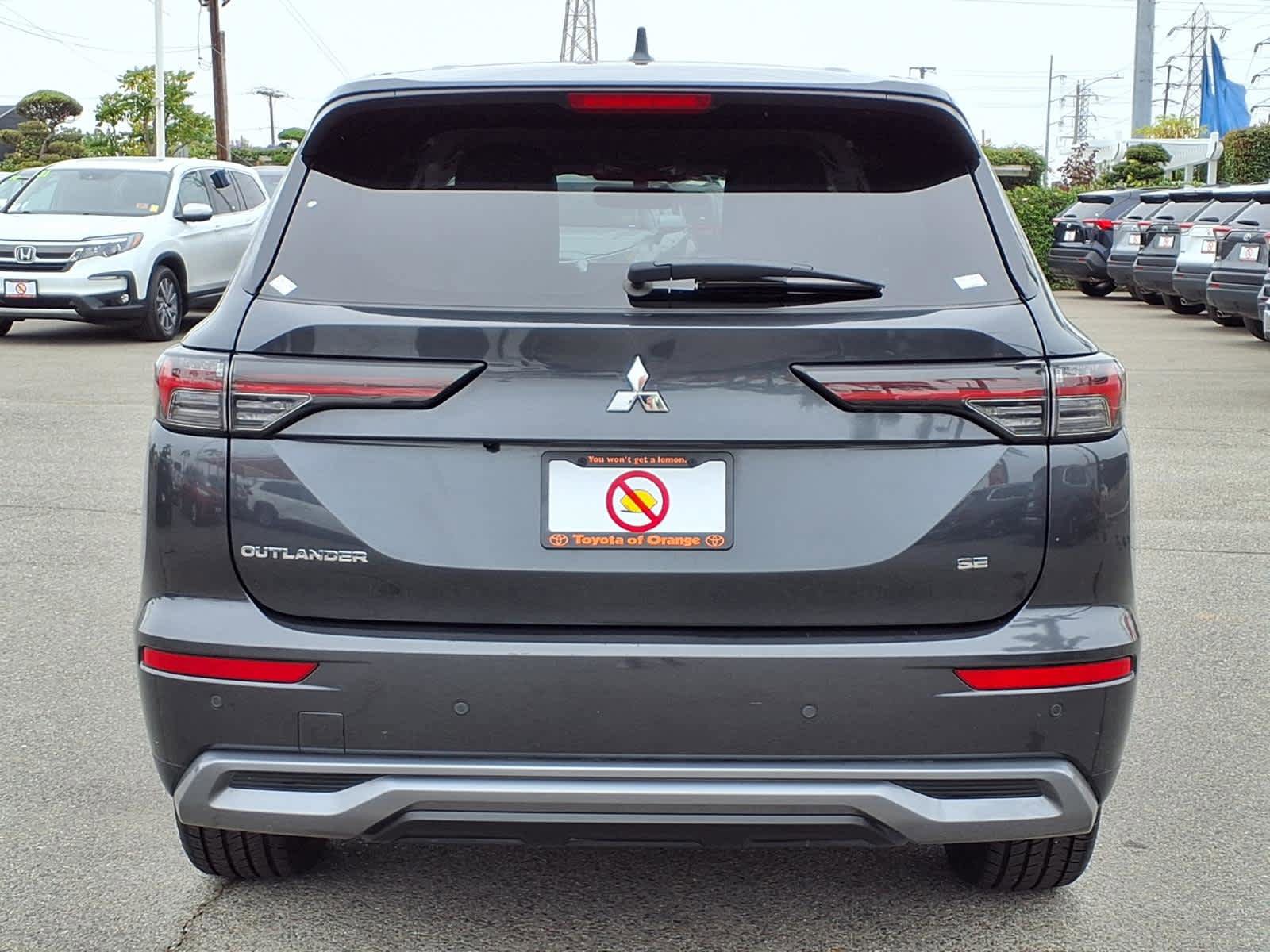 Used 2025 Mitsubishi Outlander SE FWD image 6