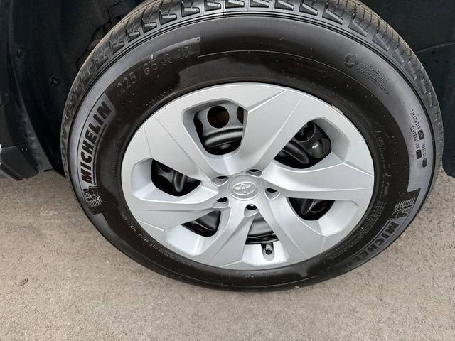 Used 2025 Toyota RAV4 LE image 7