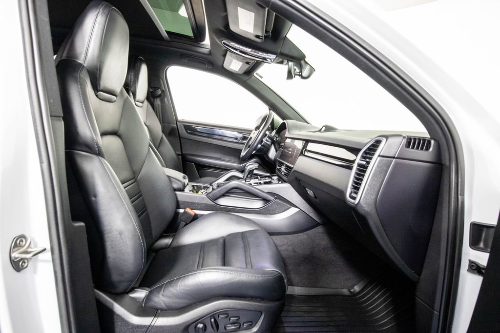 Used 2023 Porsche Cayenne image 10