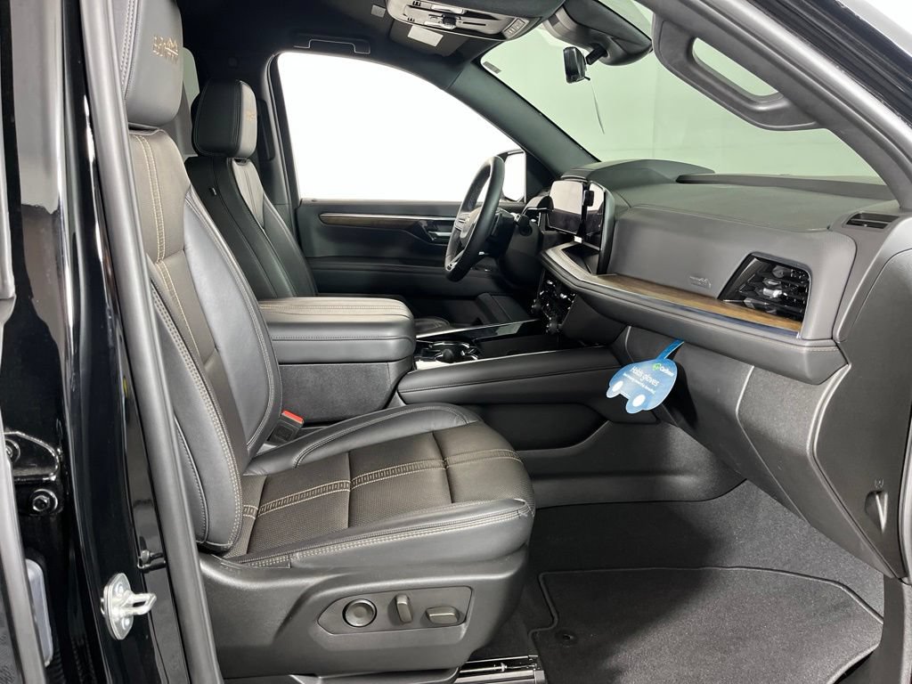 Certified 2025 Chevrolet Tahoe High Country AWD/4WD image 5