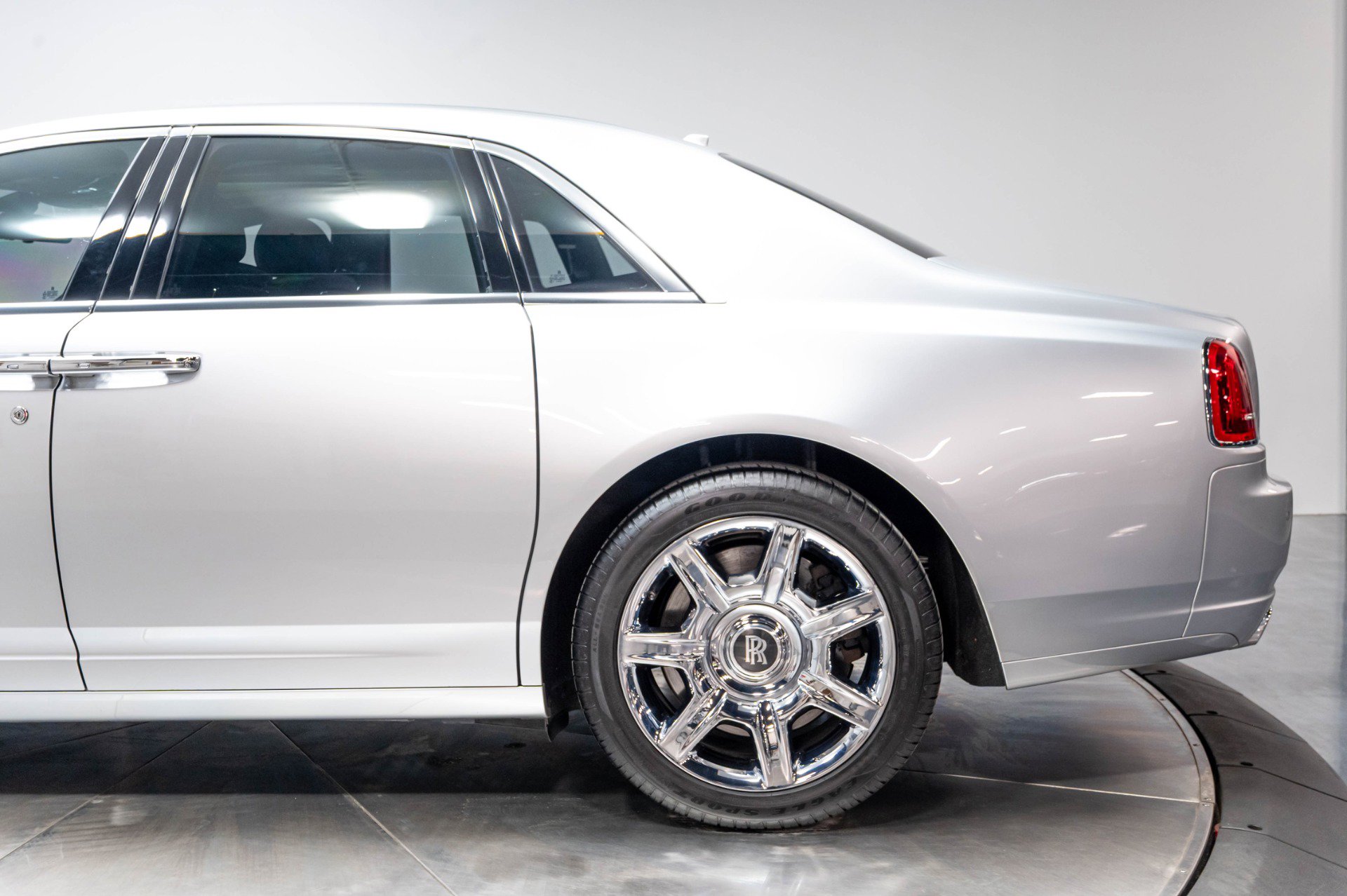 Used 2012 Rolls-Royce Ghost RWD image 56