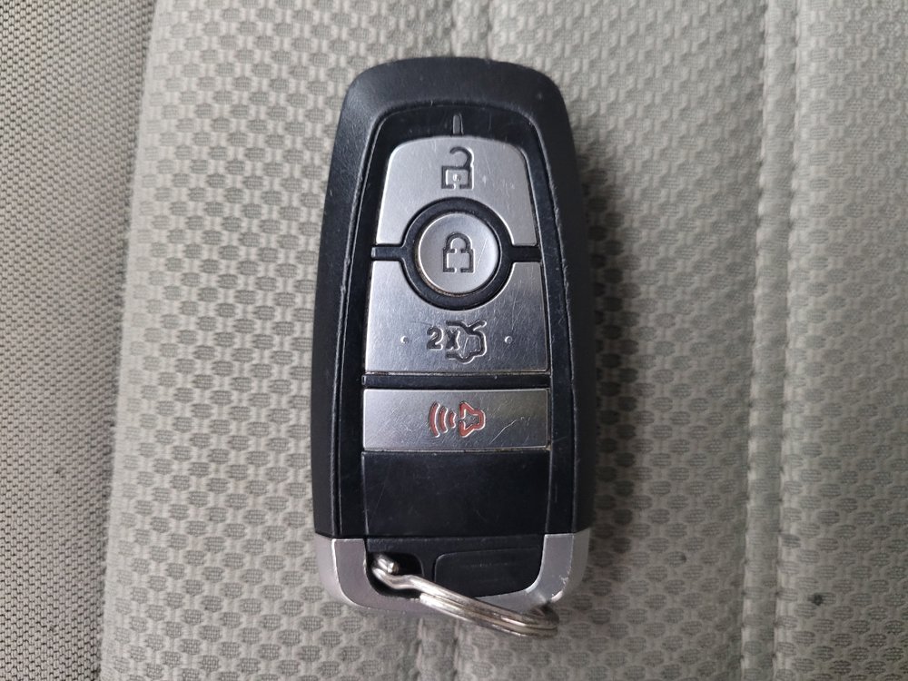 Used 2020 Ford Fusion SE FWD image 32