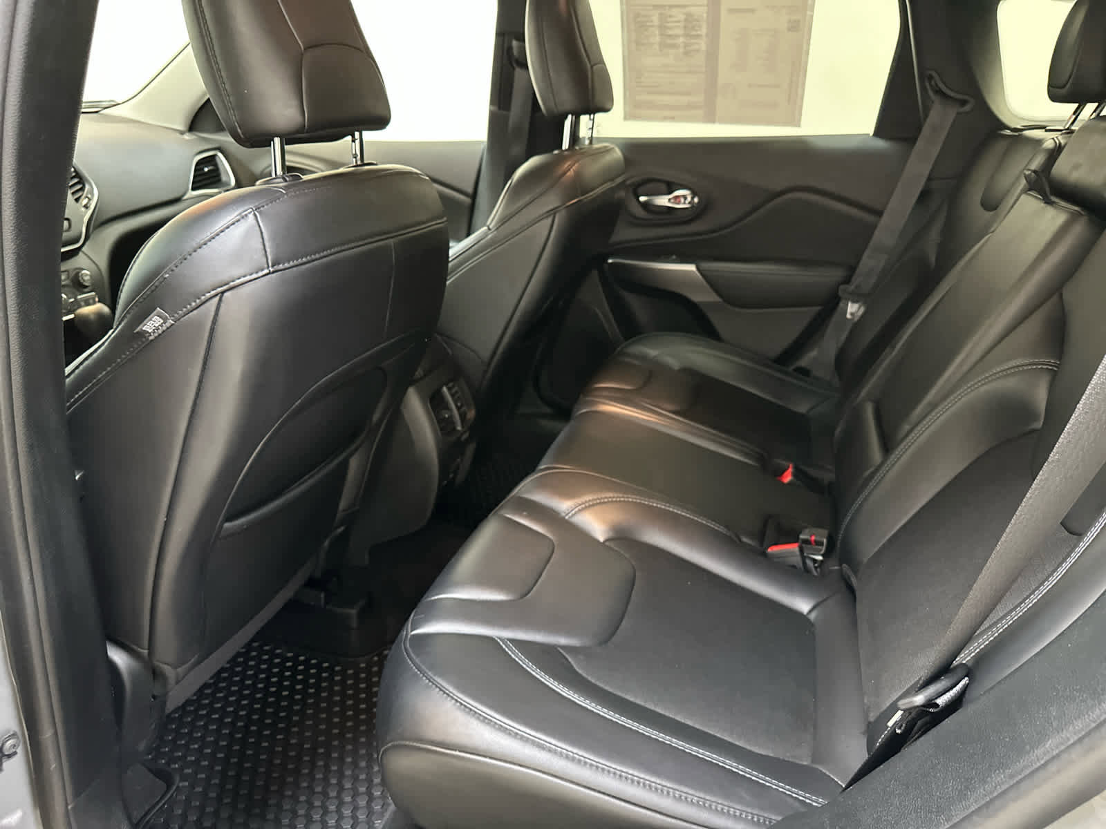 Used 2020 Jeep Cherokee Latitude Plus w/ Cold Weather Group image 18