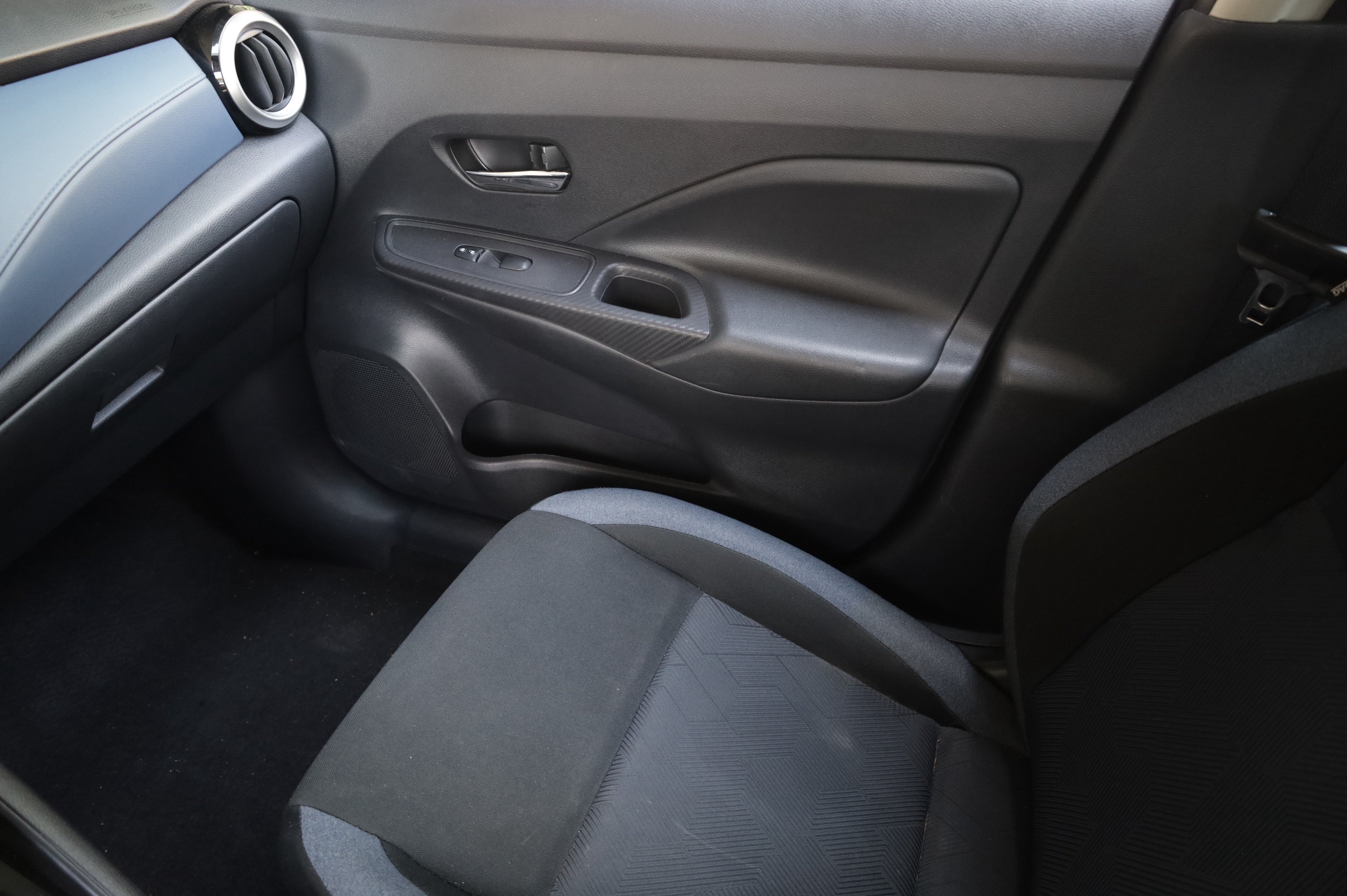 Used 2024 Nissan Versa SV FWD image 11