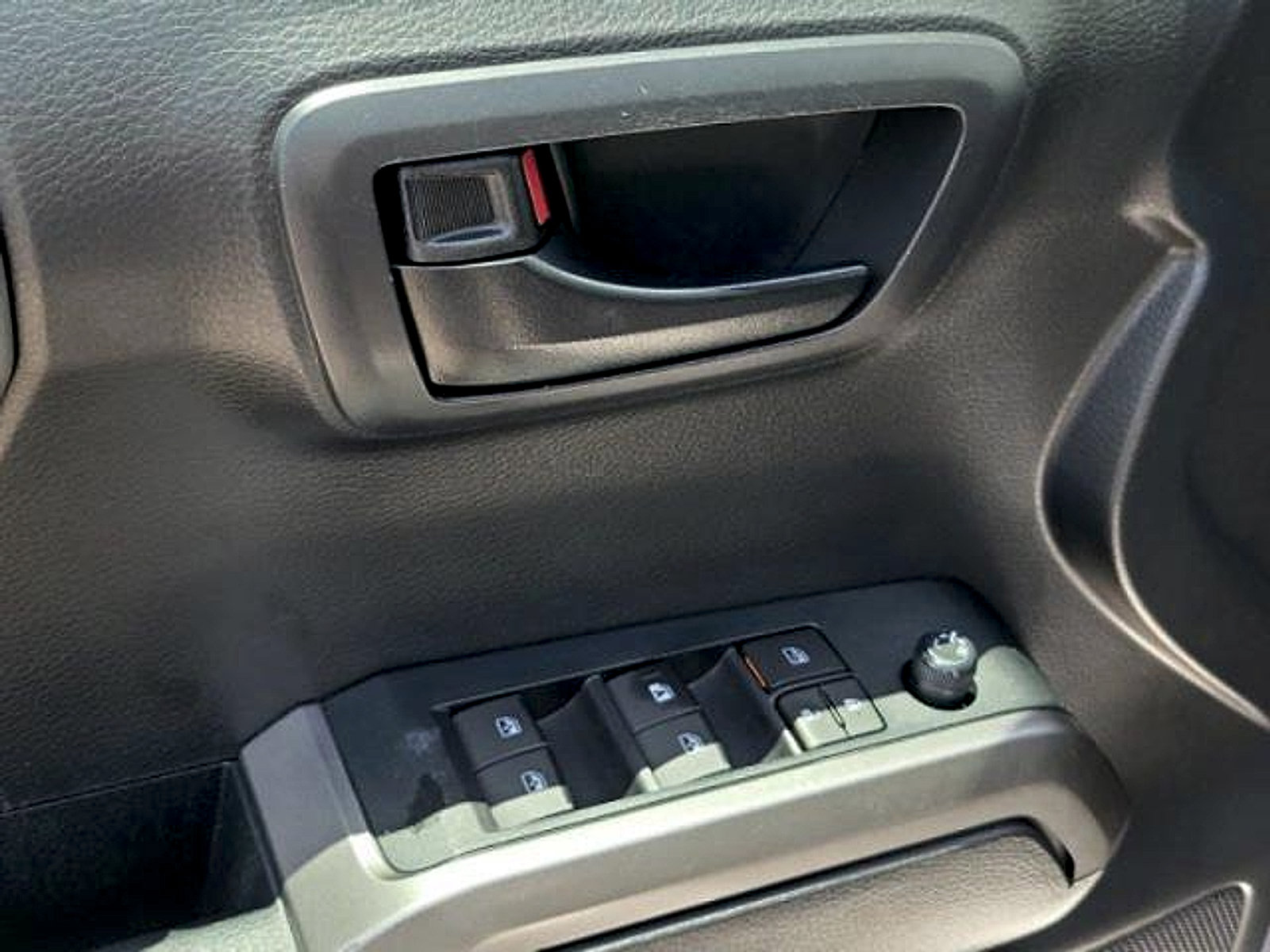 Used 2022 Toyota Tacoma SR5 w/ Technology Package RWD image 21