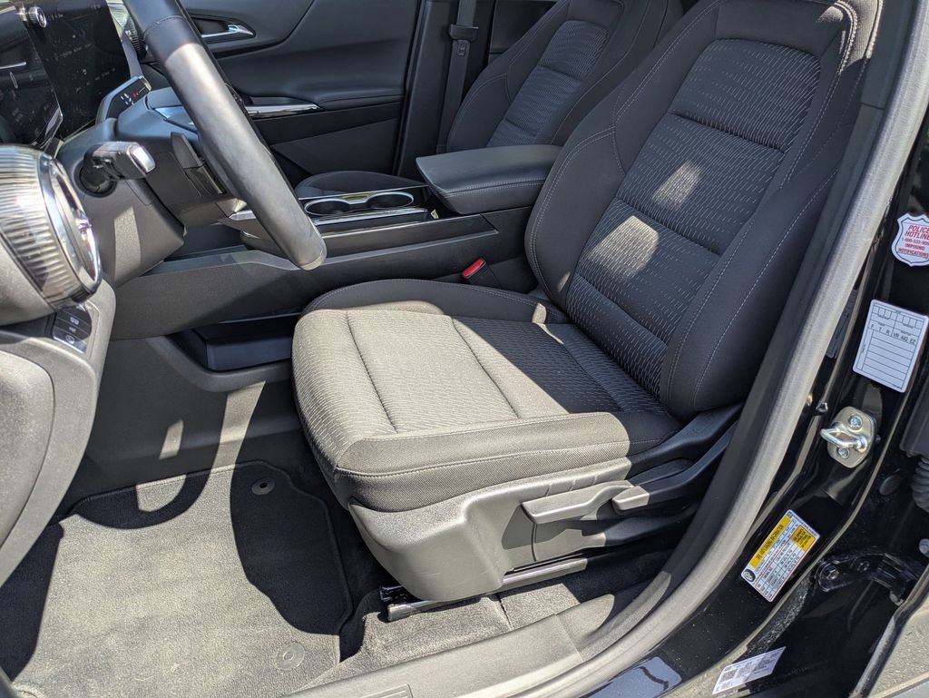 Used 2025 Chevrolet Equinox LT FWD image 14