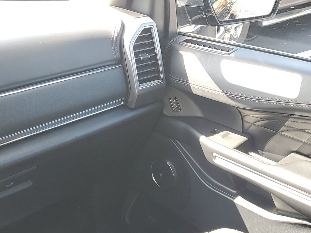 Used 2020 Ford Expedition Platinum image 19