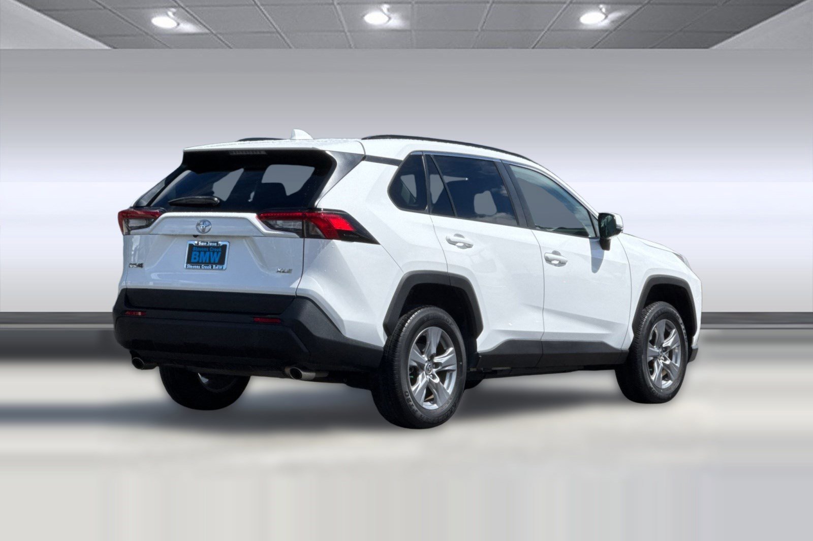 Used 2022 Toyota RAV4 XLE w/ Convenience Package image 8