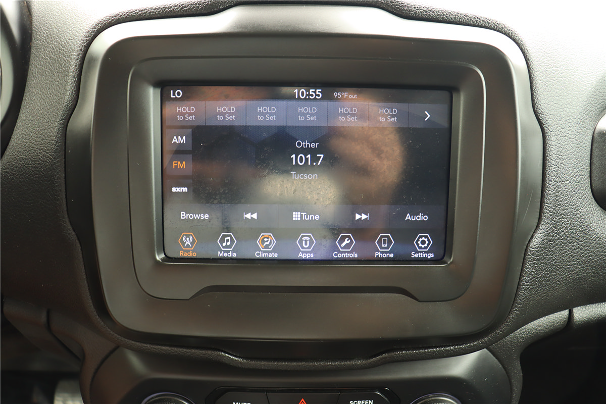 Used 2018 Jeep Renegade Trailhawk AWD/4WD image 34