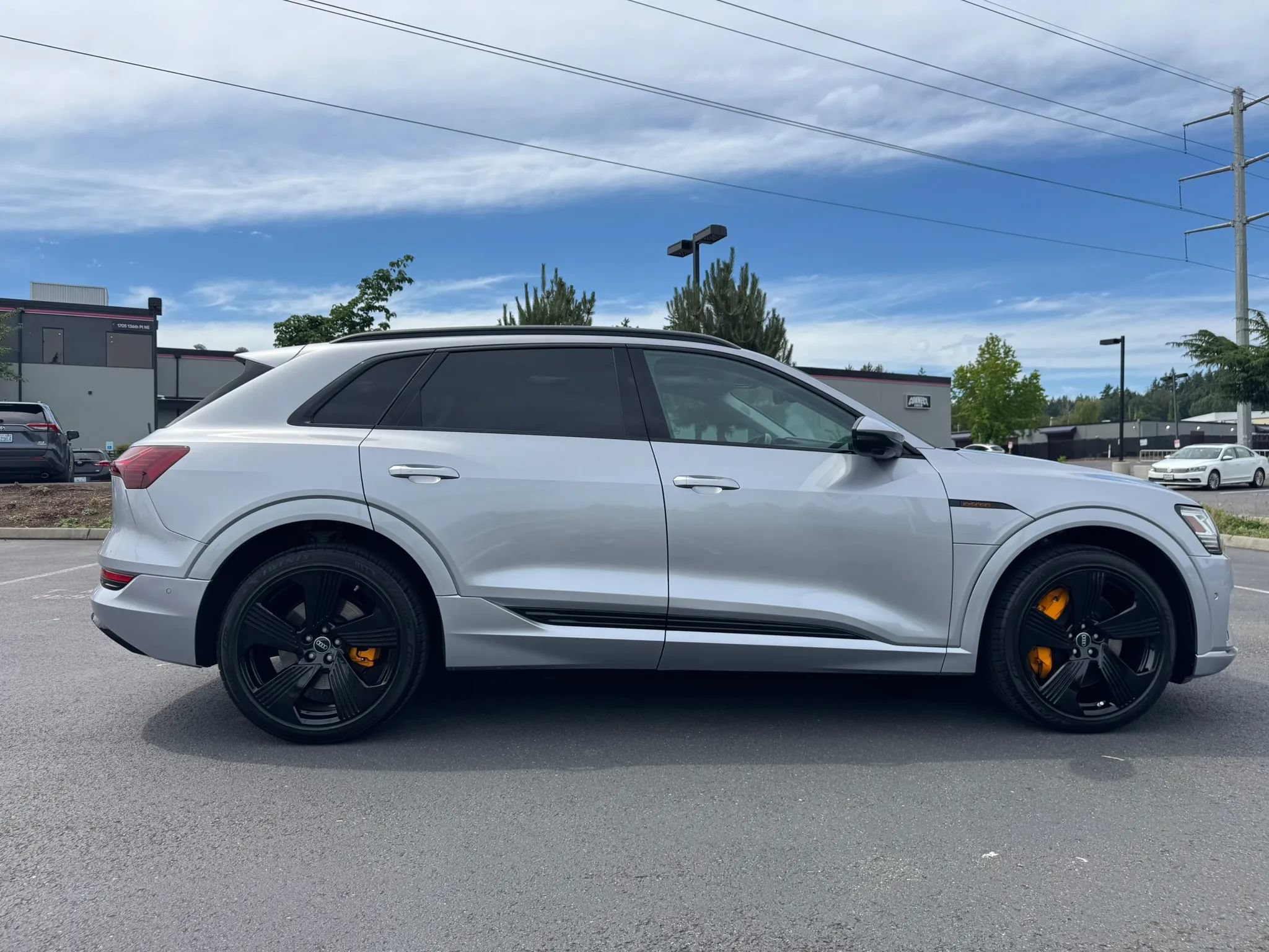 Used 2022 Audi e-tron Premium Plus w/ Premium Plus Package AWD/4WD image 12