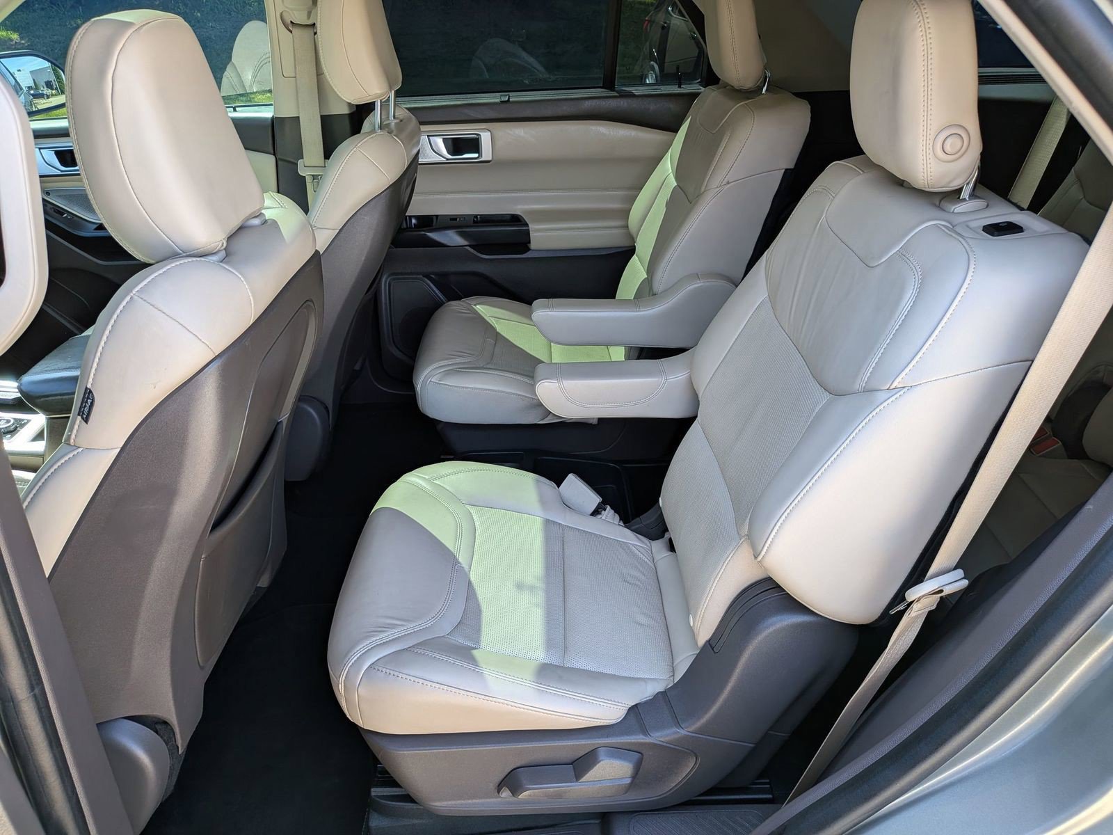 Used 2020 Ford Explorer Platinum w/ Premium Technology Package AWD/4WD image 31